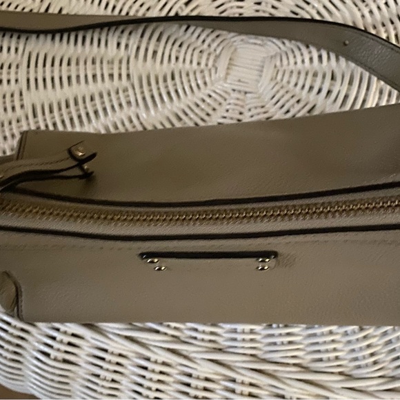 kate spade NWOT Gabriella Berkshire Oyster Grey Crossbody Purse - Picture 5 of 11
